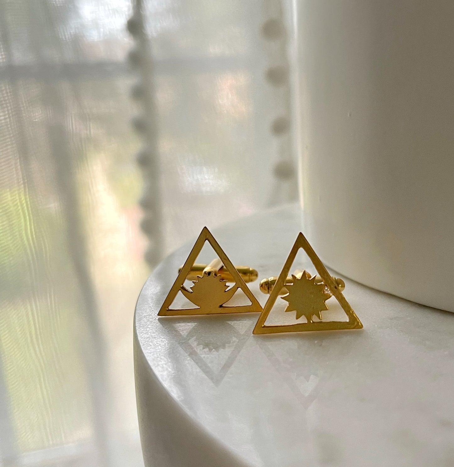 Ja Cufflink : Trikone (त्रिकोण)